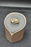 دبلة ذهب تصميم الماس عيار 18 وزن 4.9 الى 5.1 جرام