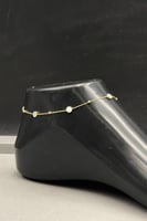 خلخال دائري ذهب مع صدف ابيض عيار 18 وزن 1.8 جرام