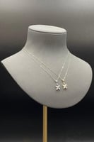 عقد وردة مع باقيت ذهب تصميم الماس عيار 18 وزن 1.4...