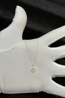 عقد وردة ذهب تصميم الماس عيار 18 وزن من 0.3 الى 0....