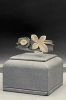 اسوارة مع خاتم وردة ذهب تصميم الماس عيار 18 وزن من...