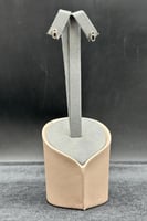 حلق مستطيل ذهب ابيض تصميم الماس عيار 18 وزن 1.9 جر...