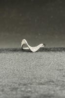 خاتم ذهب ابيض تصميم الماس عيار 18 وزن 1.1 جرام