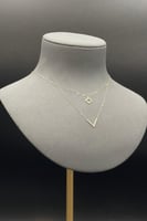 عقد وردة دورين ذهب تصميم الماس عيار 18 وزن 0.8 جرا...