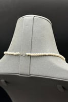 عقد لؤلؤ مع ذهب بفص فانسي عيار 18 وزن 1.2 جرام