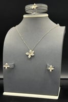 طقم وردة ذهب تصميم الماس عيار 8.5 الى 8.6 جرام