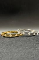 اسوارة وردة ذهب تصميم الماس عيار 18 وزن من 15.7 ال...