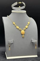 طقم ذهب صافي عيار 21 وزن 10.7 جرام