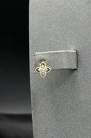 طقم زهرة ذهب تصميم الماس عيار 18 وزن 3.4 جرام