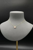 عقد دائري ذهب مع صدف ملون عيار 18 وزن من 3.3 الى 3...