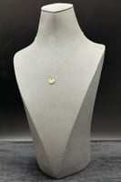 عقد دائري مفرغ ذهب تصميم الماس عيار 18 وزن من 0.7...