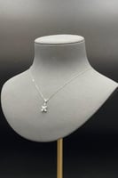 عقد وردة مع باقيت ذهب تصميم الماس عيار 18 وزن 1.4...