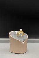 خاتم ذهب عيار 21 مع فص سوليتير وزن 2.4 جرام