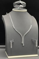 طقم مربعات مع باقيت ذهب ابيض تصميم الماس عيار 18 و...