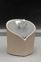 دبلة توينز ذهب ابيض تصميم الماس عيار 18 وزن 1.4 جر...