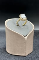 خاتم ذهب مع فص ابيض عيار 18 وزن من 4.2 الى 4.3 جرا...