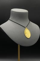 سبيكة ذهب وزن 20 جرام عيار 24 شكل بيضاوي مع عروه