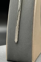 اسوارة ذهب أبيض تصميم مثلثات ألماسية بوزن 9.3 جرام