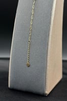 اسوارة V ذهب صافي عيار 18 وزن 0.8 جرام