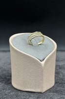 خاتم ذهب تصميم الماس عيار 18 وزن من 1.4 الى 1.5 جر...