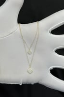 عقد دورين وردة ذهب تصميم الماس عيار 18 وزن من 0.7...