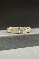 دبلة ذهب تصميم الماس عيار 18 وزن من 3.2 الى 3.4 جر...