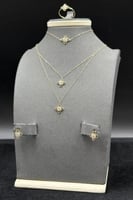 طقم دورين زهرة ذهب تصميم الماس عيار 18 وزن 2.7 جرا...