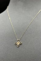 عقد زهرة مفرغ ذهب صافي عيار 18 وزن من 0.6 الى 0.7...