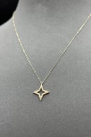 عقد نجمة مفرغ ذهب تصميم الماس عيار 18 وزن 0.6 جرام