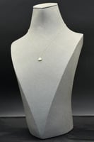 عقد مثلث مع اسوارة ذهب مع صدف ابيض عيار 18 وزن 0.8...