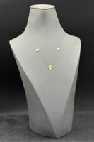 عقد ثلاث وردات ذهب صافي عيار 18 وزن من 1.3 الى 1.4...