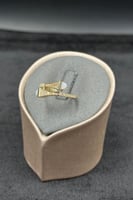 اسواره مع خاتم ذهب تصميم الماس مع فص ابيض عيار 18...