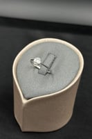 خاتم الماس وزن الذهب : 1.31 جرام وزن الألماس : 0.1...