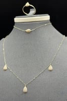 طقم دمعة ذهب تصميم الماس عيار 18 وزن من 1.9 الى 2...