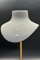 عقد نجمة دورين ذهب تصميم الماس عيار 18 وزن من 1.1...