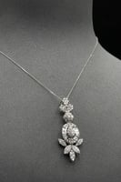 عقد بيضاوي ذهب ابيض تصميم الماس عيار 18 وزن 4.3 جر...