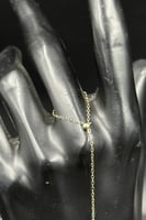 كف ورد ذهب مع صدف اسود عيار 18 وزن 1.2 جرام