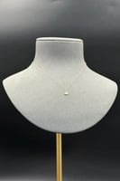 عقد مثلث ذهب تصميم الماس عيار 18 وزن 0.4 جرام