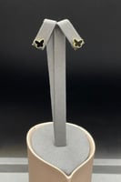 حلق فراشة ذهب عيار 18 وزن 1.3 جرام