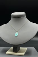 عقد ورقة شجر ذهب مع صدف ملون تصميم الماس وزن 2.7 ج...