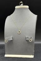 طقم اطفال مسمار ذهب تصميم الماس عيار 18 وزن من 1.5...