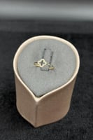 خاتم وردة مفرغ ذهب تصميم الماس عيار 18 وزن من 0.4...