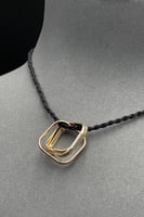 خاتم مربع ثلاث طبقات ذهب صافي عيار 18 وزن من 4.3 ا...