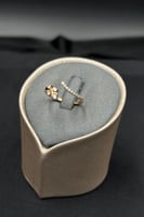 خاتم الماس وزن الذهب : 2.41 جرام وزن الألماس : 0.2...