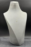 عقد مستطيل ذهب تصميم الماس عيار 18 وزن 0.3 جرام