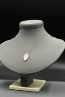 عقد ورقة شجر ذهب مع صدف ملون تصميم الماس وزن 2.7 ج...