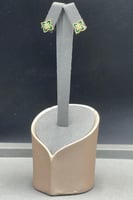 حلق وردة ذهب تصميم الماس عيار 18 وزن 2.2 جرام