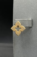 طقم وردة ذهب تصميم الماس عيار 18 وزن 16.6 جرام