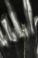 كف ورد ذهب مع صدف ابيض عيار 18 وزن من 1.1 الى 1.2...