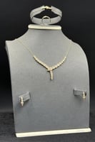 طقم سهم ذهب تصميم الماس عيار 18 وزن 9.9 جرام